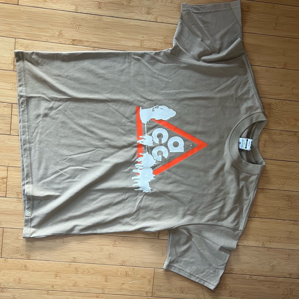 Nike ACG Tan Short Sleeve Tee - M